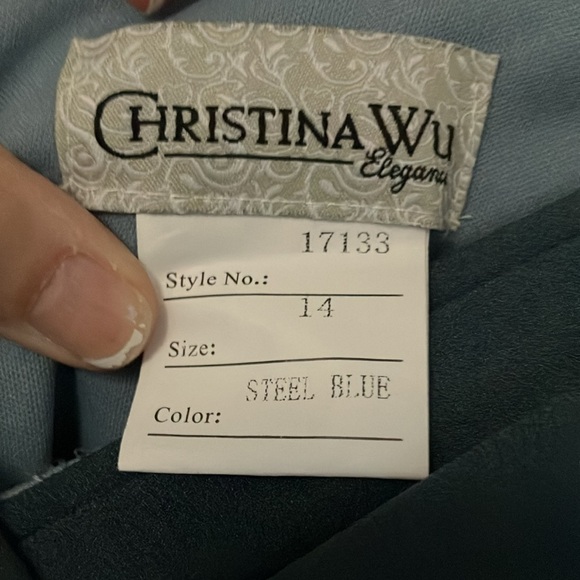 Stunning Floor-length Dress - Picture 4 of 7